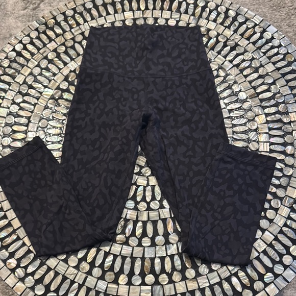 Lululemon cropped Leggings - Picture 1 of 2
